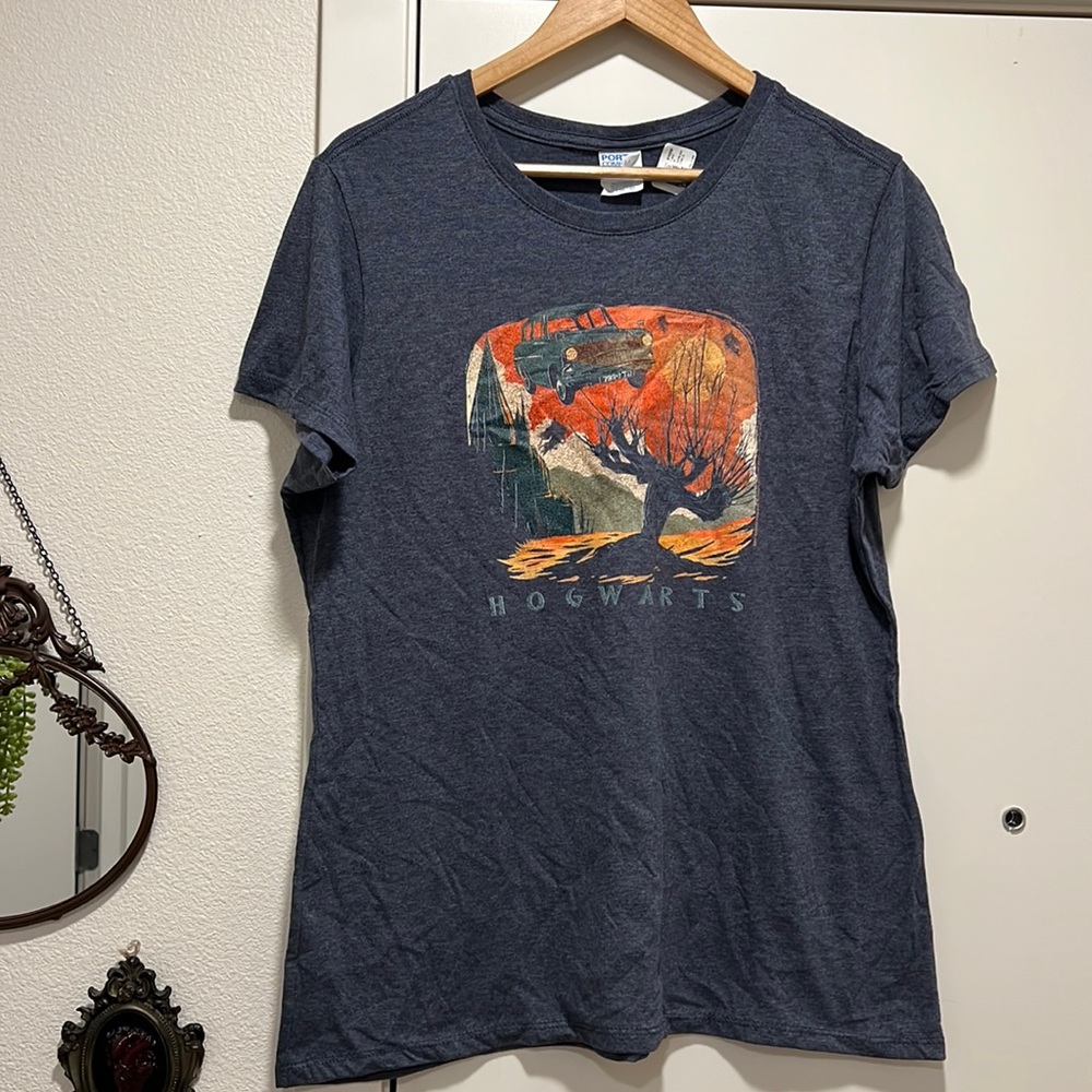 Harry Potter Hogwarts Whomping Willow Distressed Poster T-Shirt